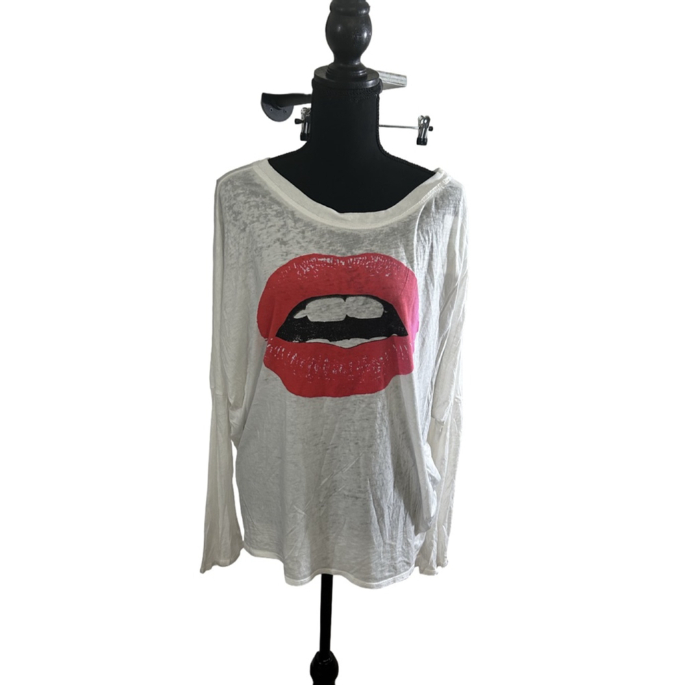NWT Women's Chaser White Graphic Lips Long Sleeve Top Size L